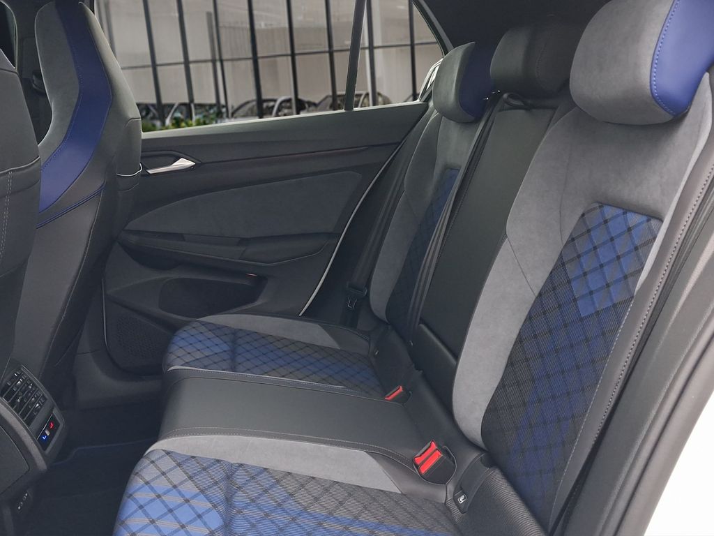 Volkswagen Golf 2026 г. Белый, пробег 25 км