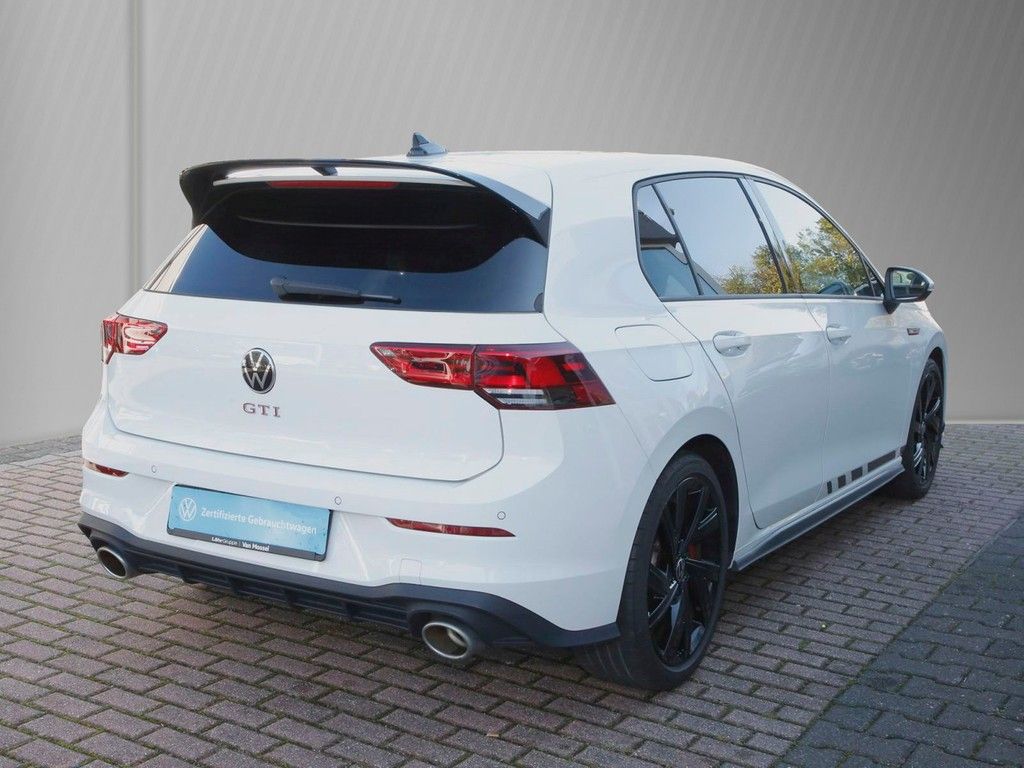 Volkswagen Golf 2023 г. Белый, пробег 43950 км