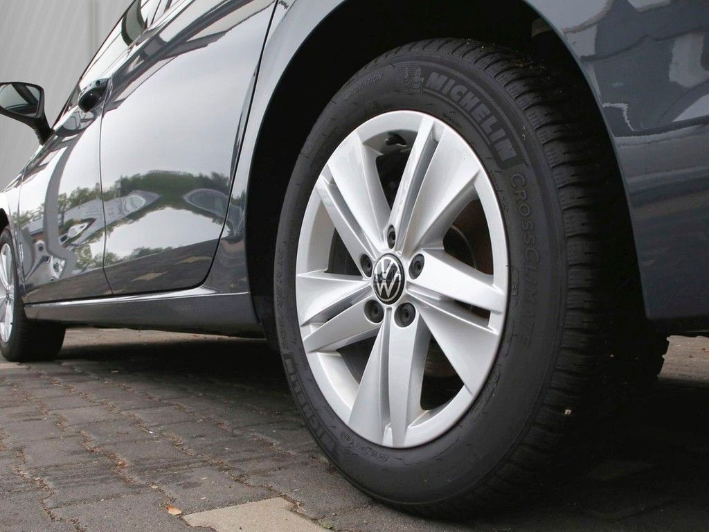 Volkswagen Golf 2025 г. Серый, пробег 28150 км