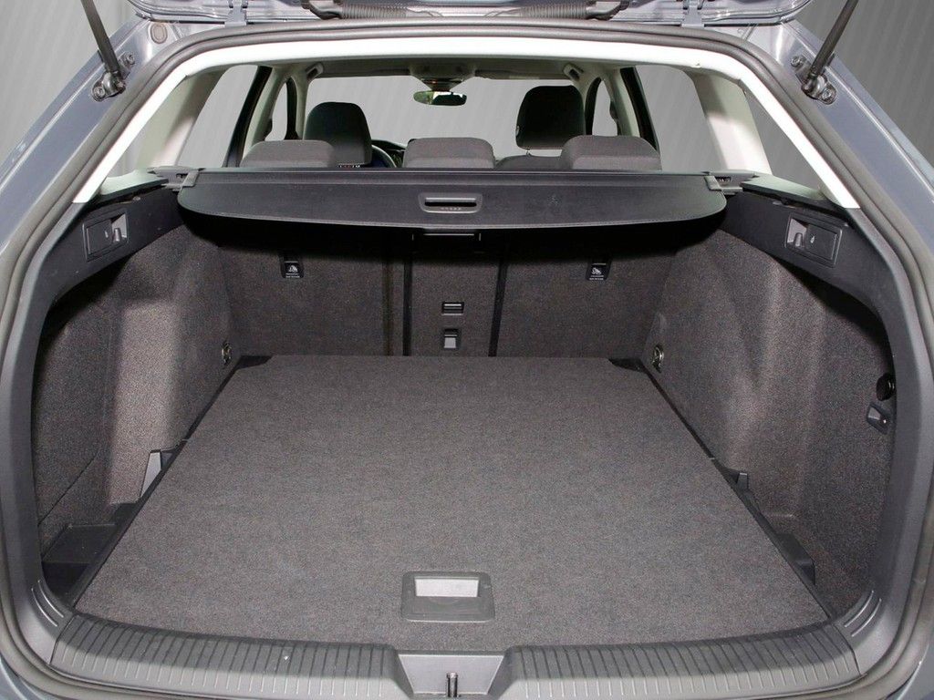 Volkswagen Golf 2025 г. Серый, пробег 28150 км