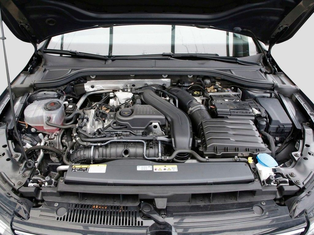 Volkswagen Golf 2025 г. Серый, пробег 28150 км
