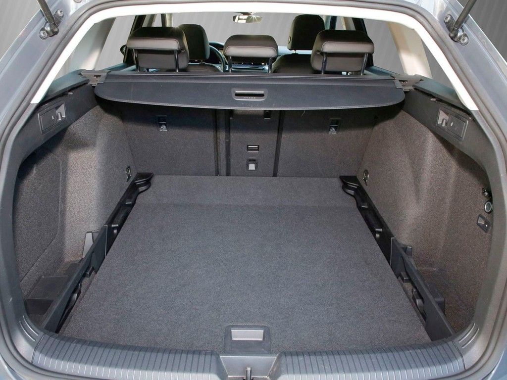 Volkswagen Golf 2025 г. Серый, пробег 25430 км