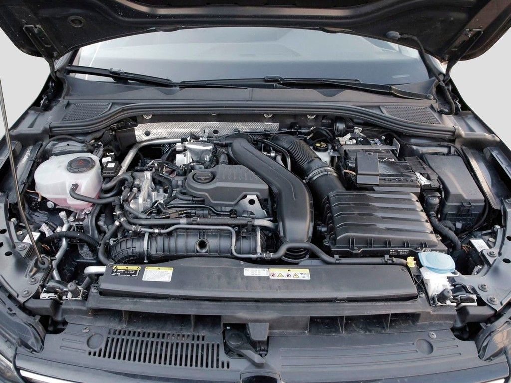 Volkswagen Golf 2025 г. Серый, пробег 25430 км
