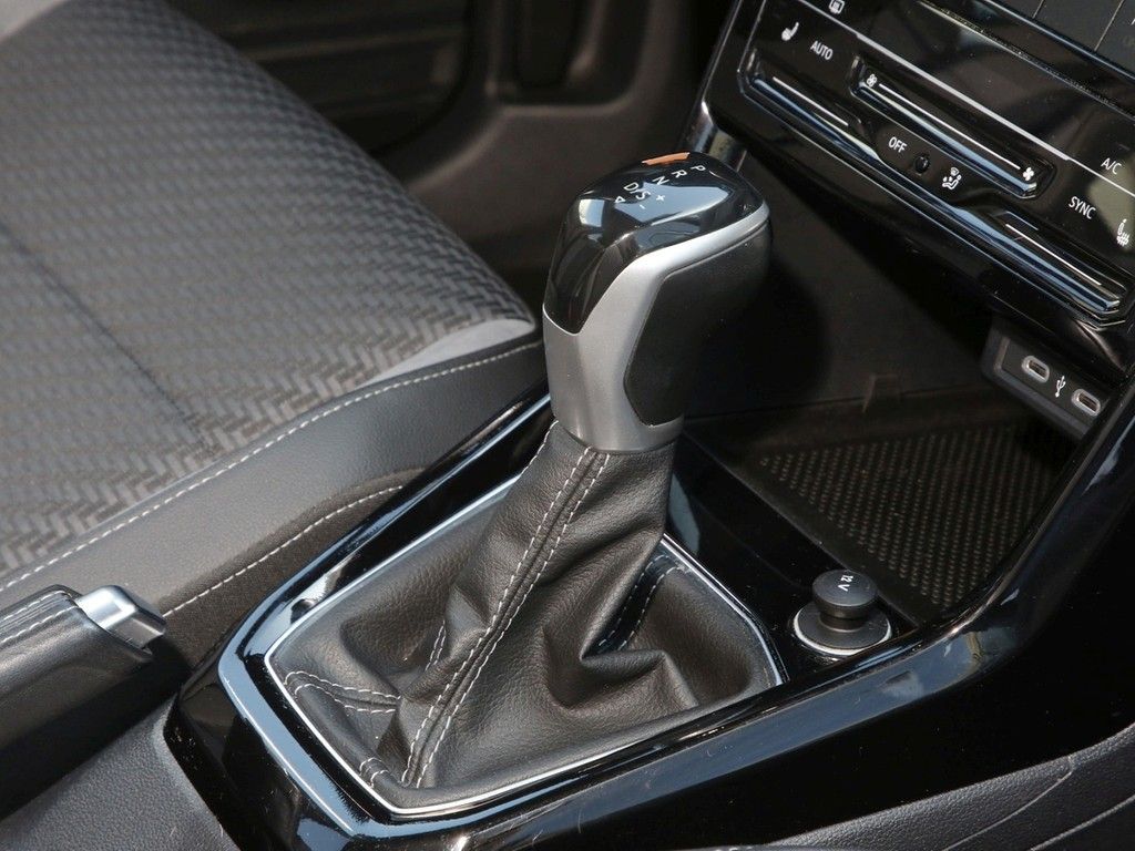 Volkswagen T-Cross 2023 г. Белый, пробег 32020 км