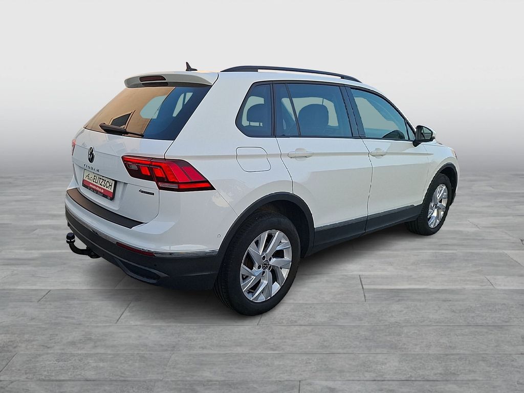 Volkswagen Tiguan 2023 г. Белый, пробег 56000 км