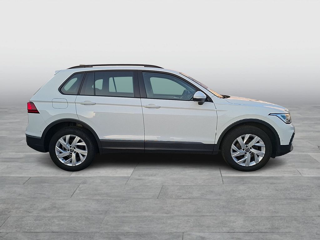Volkswagen Tiguan 2023 г. Белый, пробег 56000 км