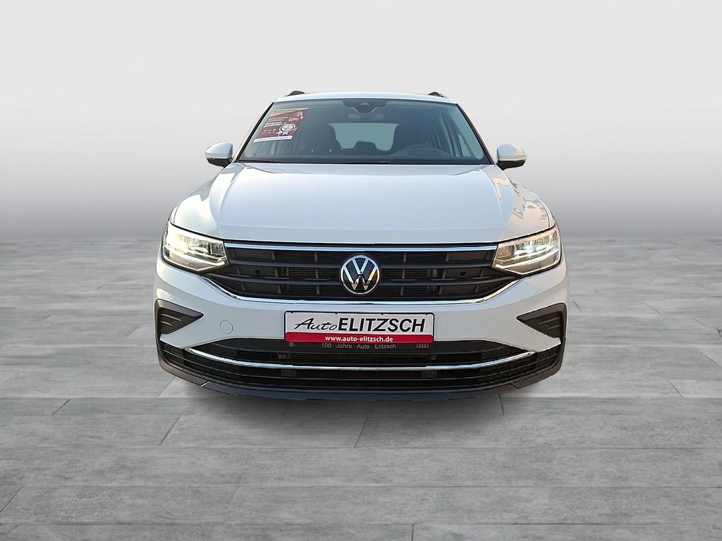 Volkswagen Tiguan 2023 г. Белый, пробег 56000 км
