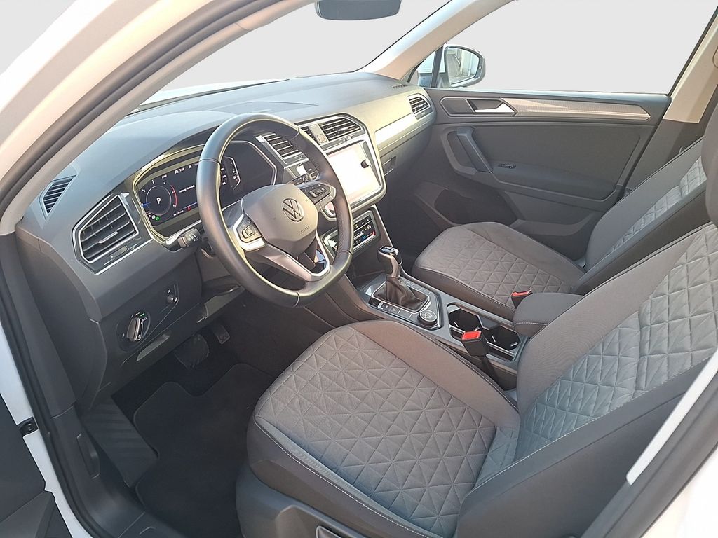 Volkswagen Tiguan 2023 г. Белый, пробег 56000 км