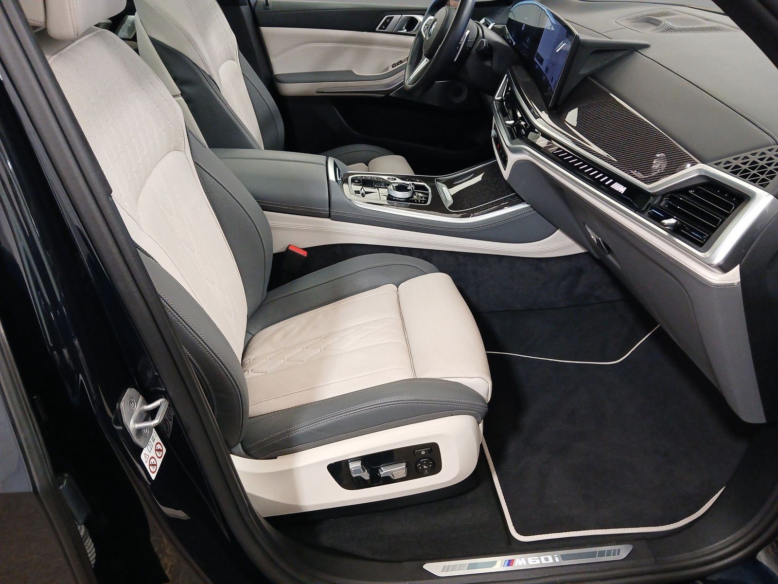 BMW X5 M60 2023 г. Чёрный, пробег 55058 км