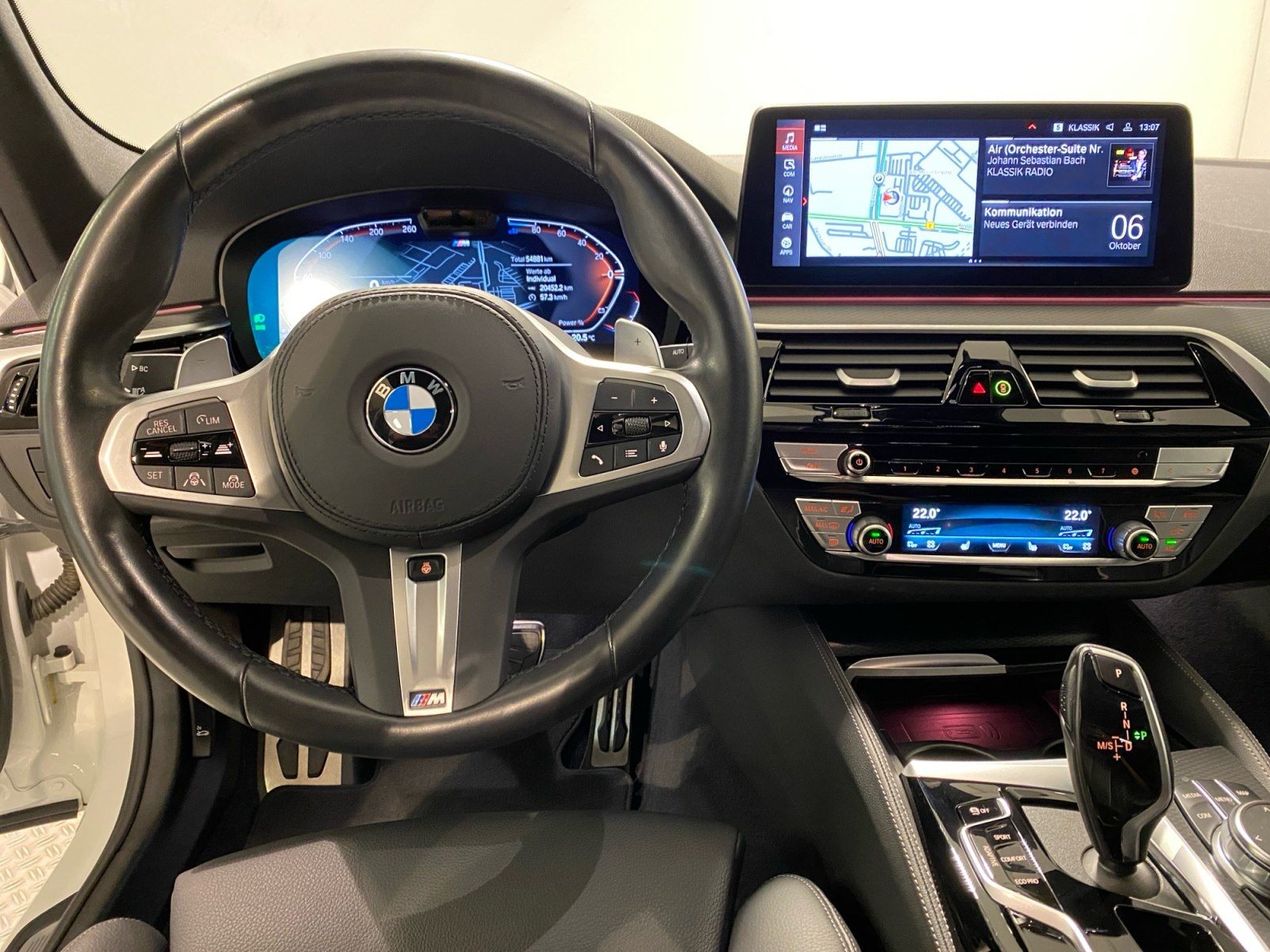 BMW 520 2022 г. Белый, пробег 54881 км