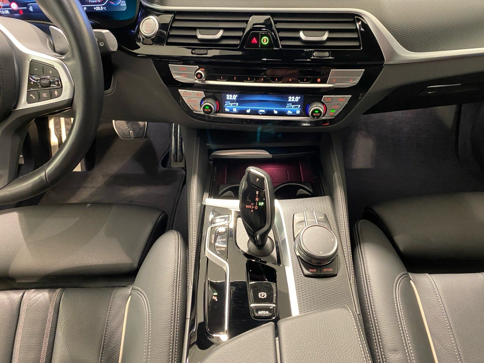 BMW 520 2022 г. Белый, пробег 54881 км