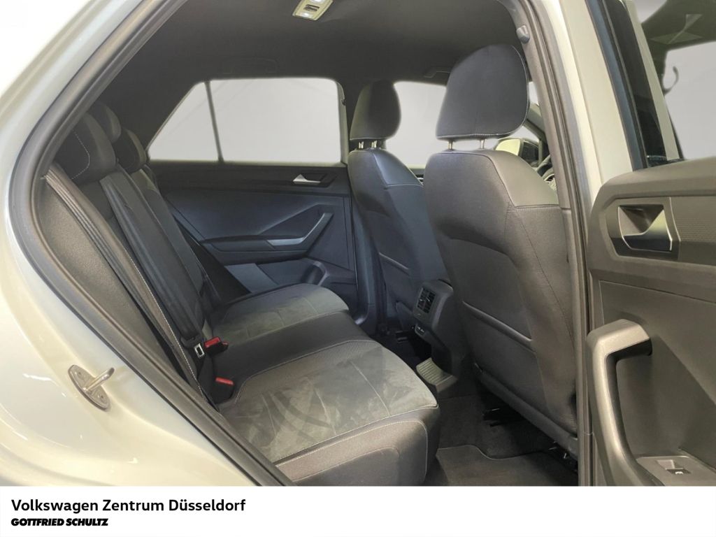 Volkswagen T-Roc 2023 г. Белый, пробег 33819 км
