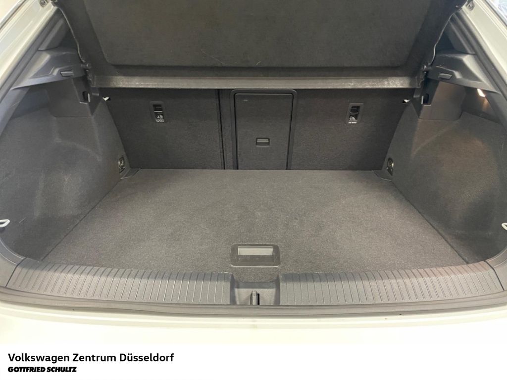 Volkswagen T-Roc 2023 г. Белый, пробег 33819 км