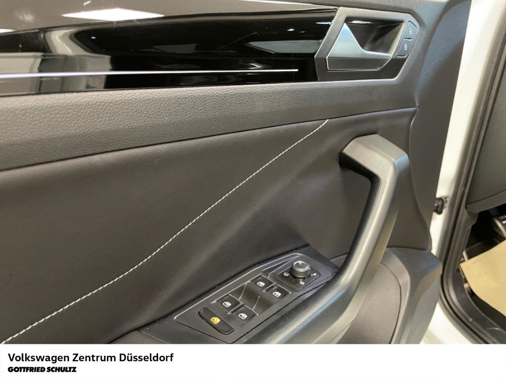 Volkswagen T-Roc 2023 г. Белый, пробег 33819 км