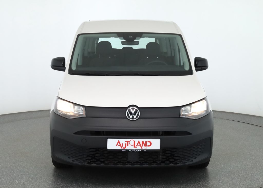Volkswagen Caddy 2022 г. Белый, пробег 32150 км