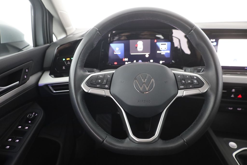 Volkswagen Golf 2024 г. Чёрный, пробег 32341 км