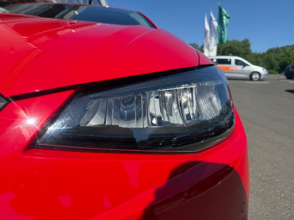 SEAT Ibiza 2023 г. Красный, пробег 55854 км