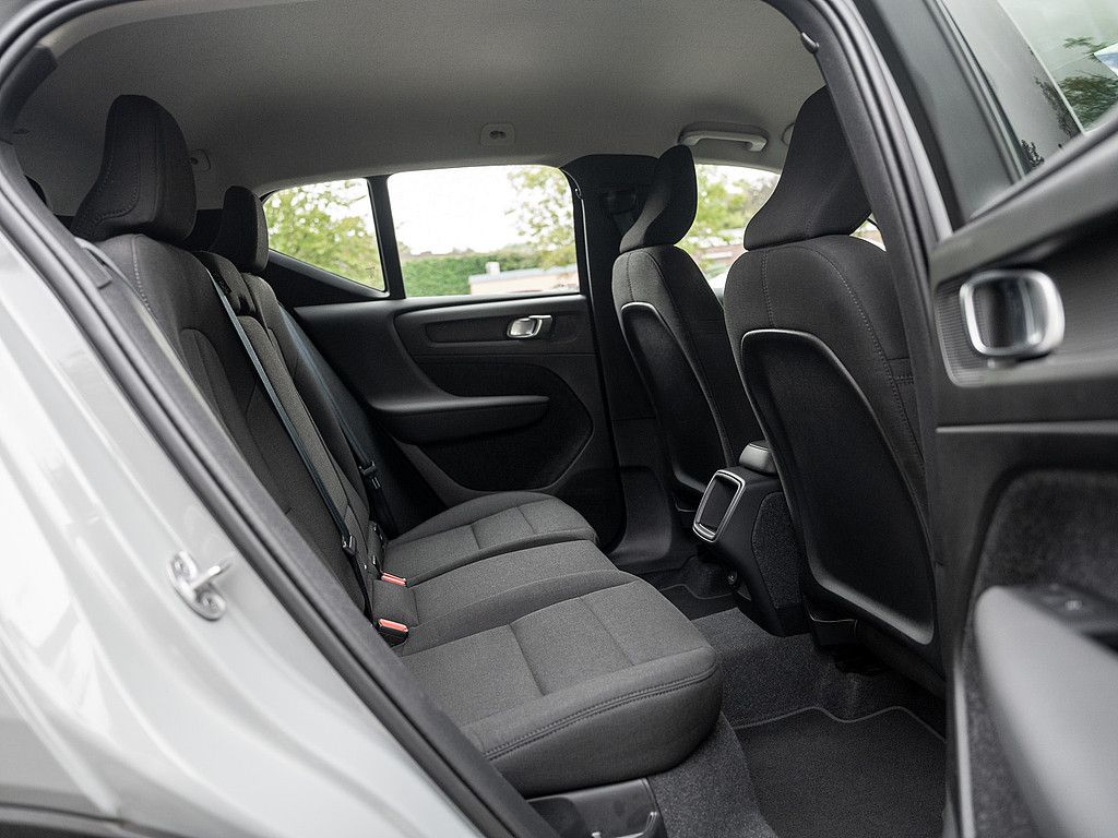 Volvo XC40 2023 г. Серый, пробег 39500 км