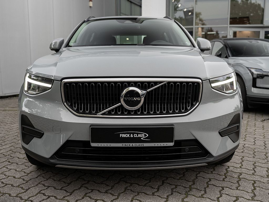 Volvo XC40 2023 г. Серый, пробег 39500 км