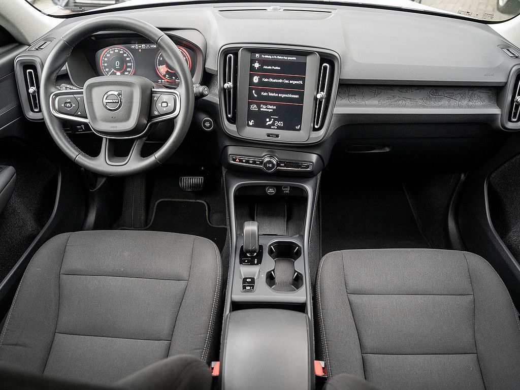 Volvo XC40 2023 г. Серый, пробег 39500 км