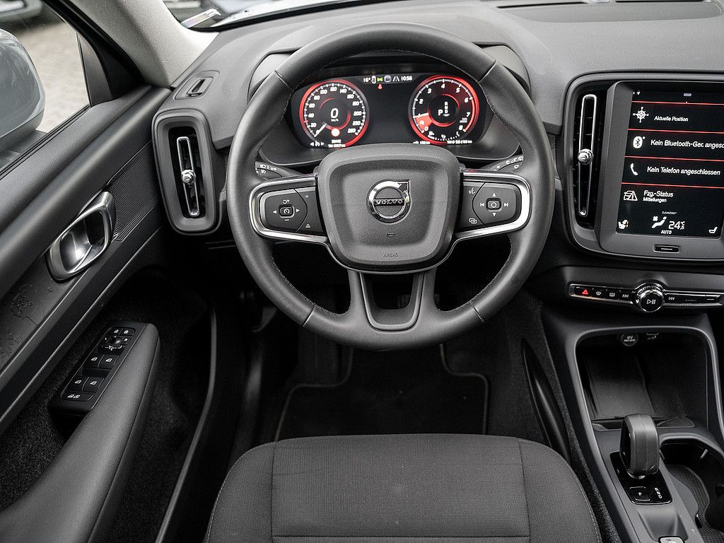 Volvo XC40 2023 г. Серый, пробег 39500 км