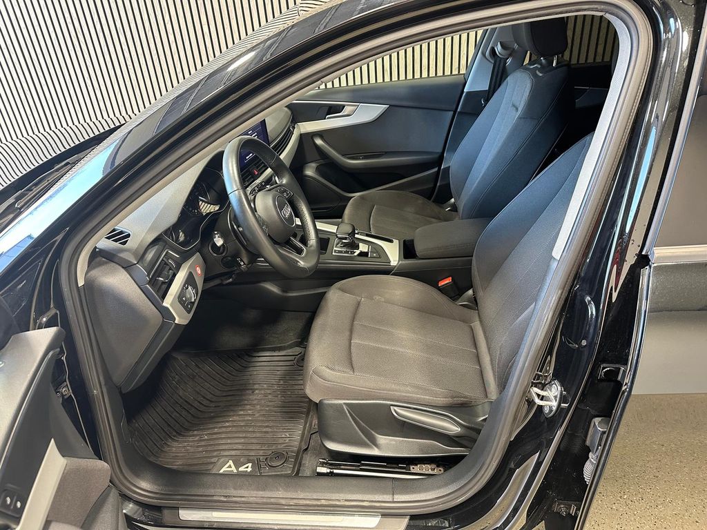 Audi A4 2022 г. Чёрный, пробег 50930 км