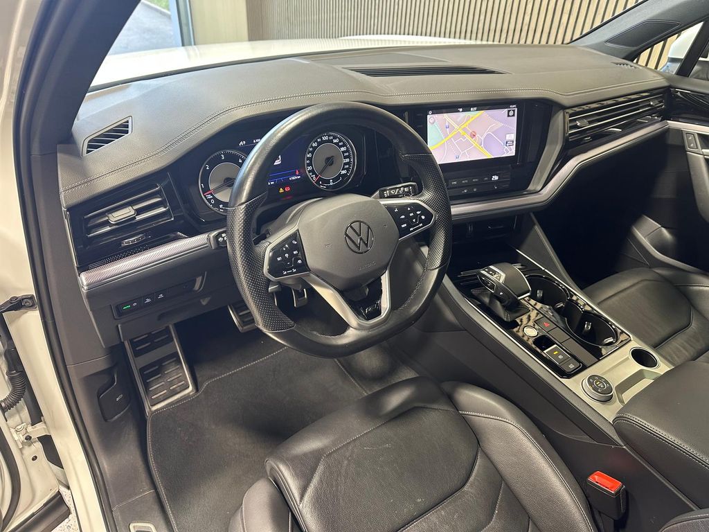 Volkswagen Touareg 2021 г. Белый, пробег 41840 км
