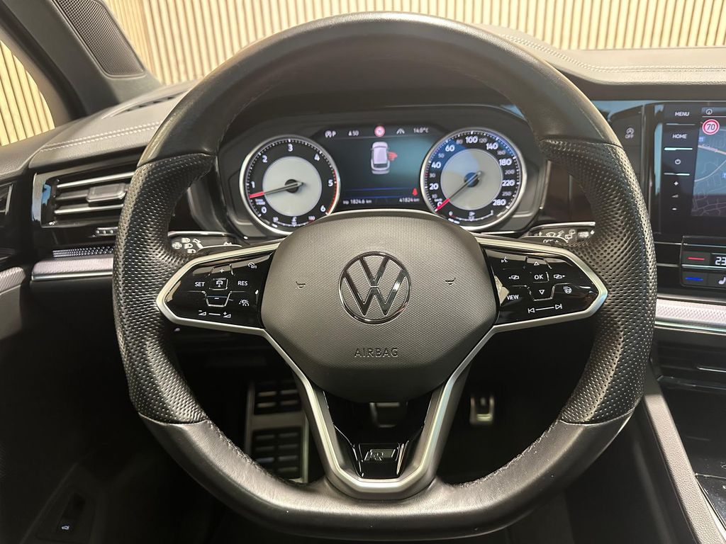 Volkswagen Touareg 2021 г. Белый, пробег 41840 км
