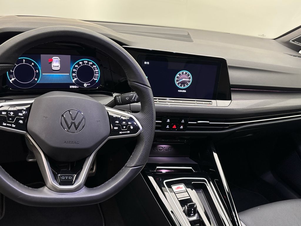 Volkswagen Golf 2024 г. Серый, пробег 37839 км