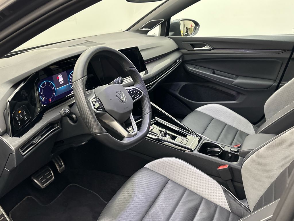 Volkswagen Golf 2024 г. Серый, пробег 37839 км