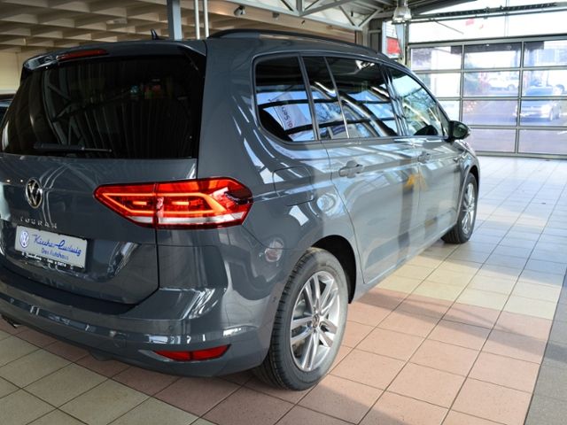 Volkswagen Touran 2026 г. Серый, пробег 11800 км