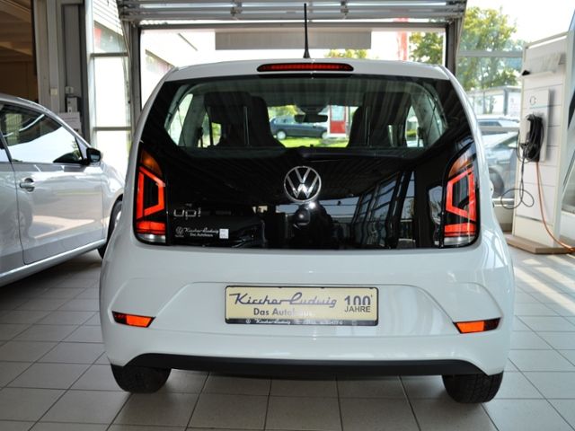 Volkswagen up! 2023 г. Белый, пробег 26800 км