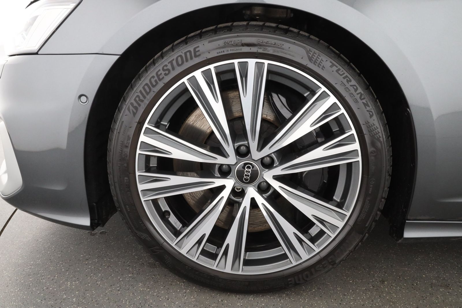 Audi S6 2024 г. Серый, пробег 27700 км