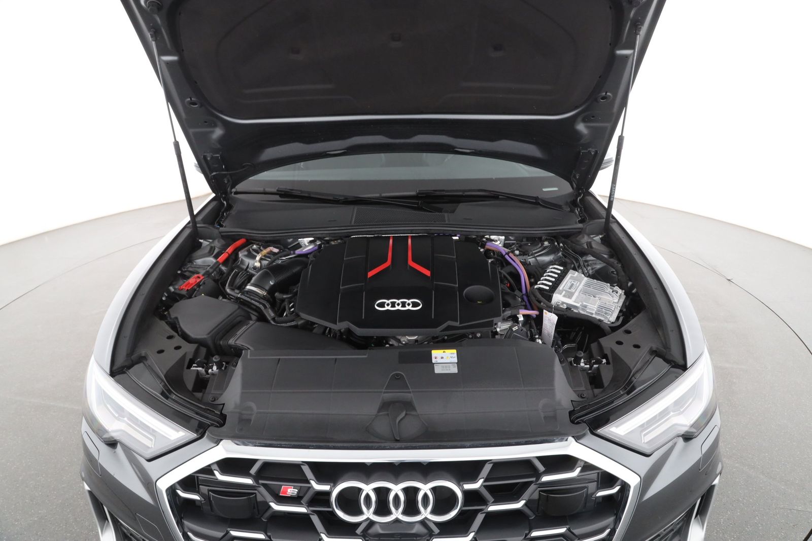 Audi S6 2024 г. Серый, пробег 27700 км