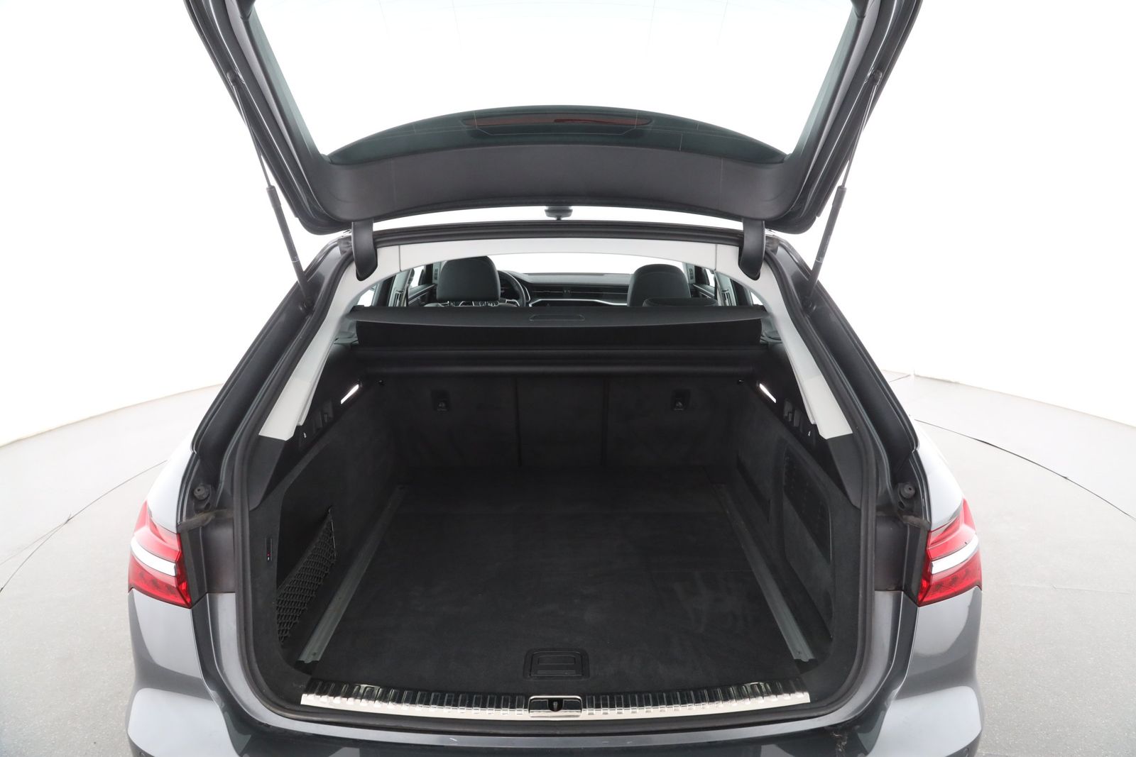 Audi S6 2024 г. Серый, пробег 27700 км