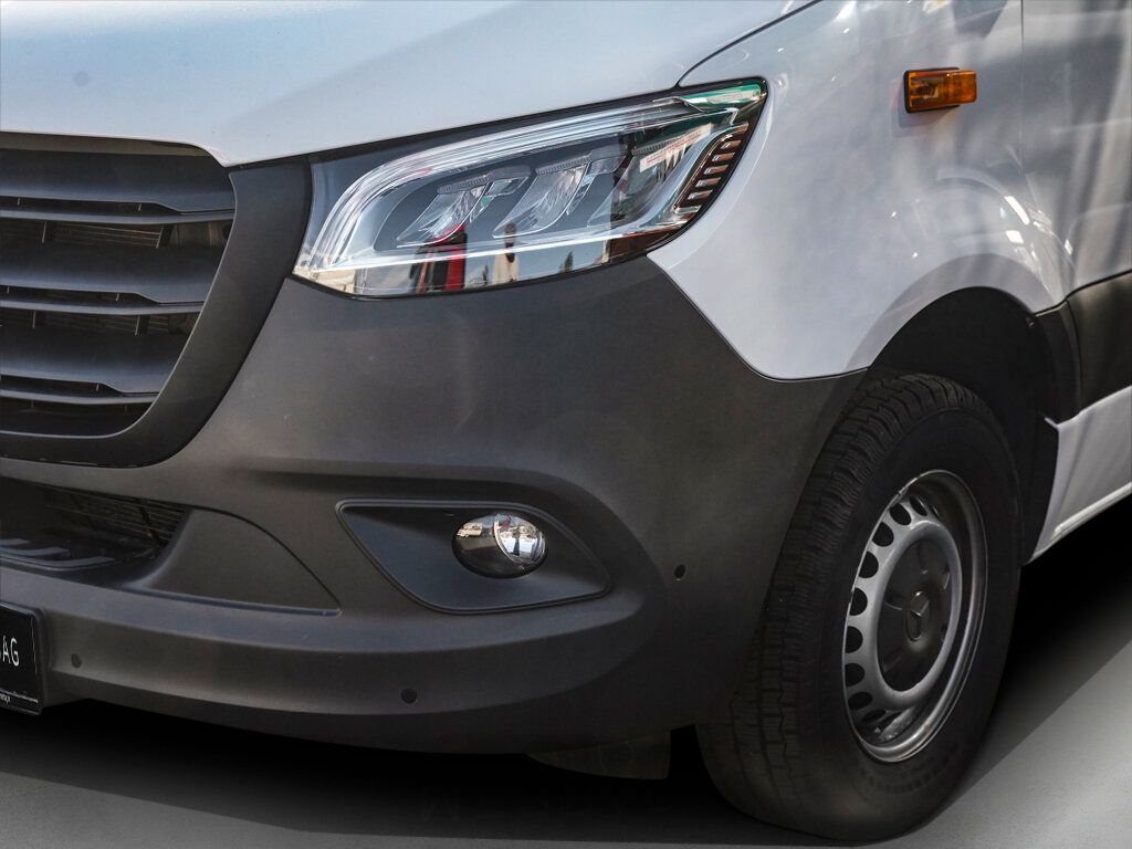 Mercedes-Benz SPRINTER 2024 г. Белый, пробег 52700 км