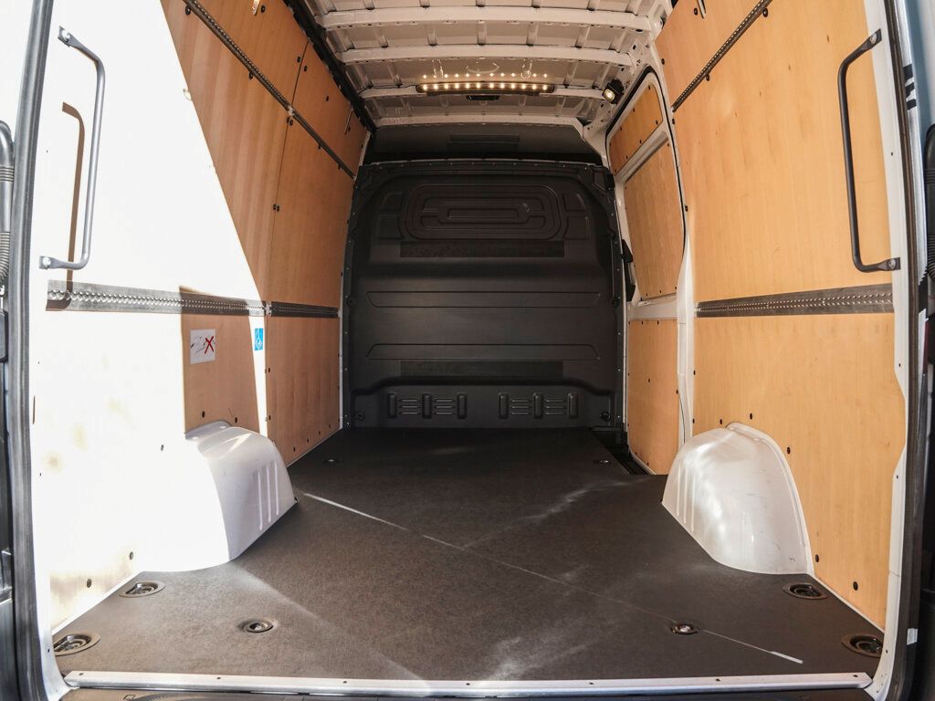 Mercedes-Benz SPRINTER 2024 г. Белый, пробег 52700 км
