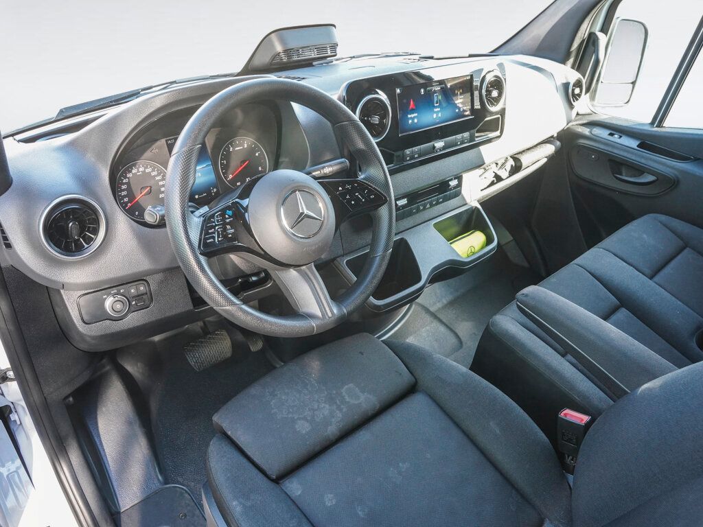 Mercedes-Benz SPRINTER 2024 г. Белый, пробег 52700 км