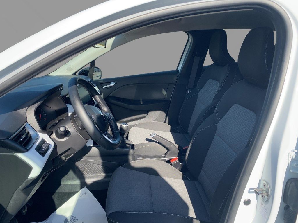 Renault Clio 2023 г. Белый, пробег 54731 км