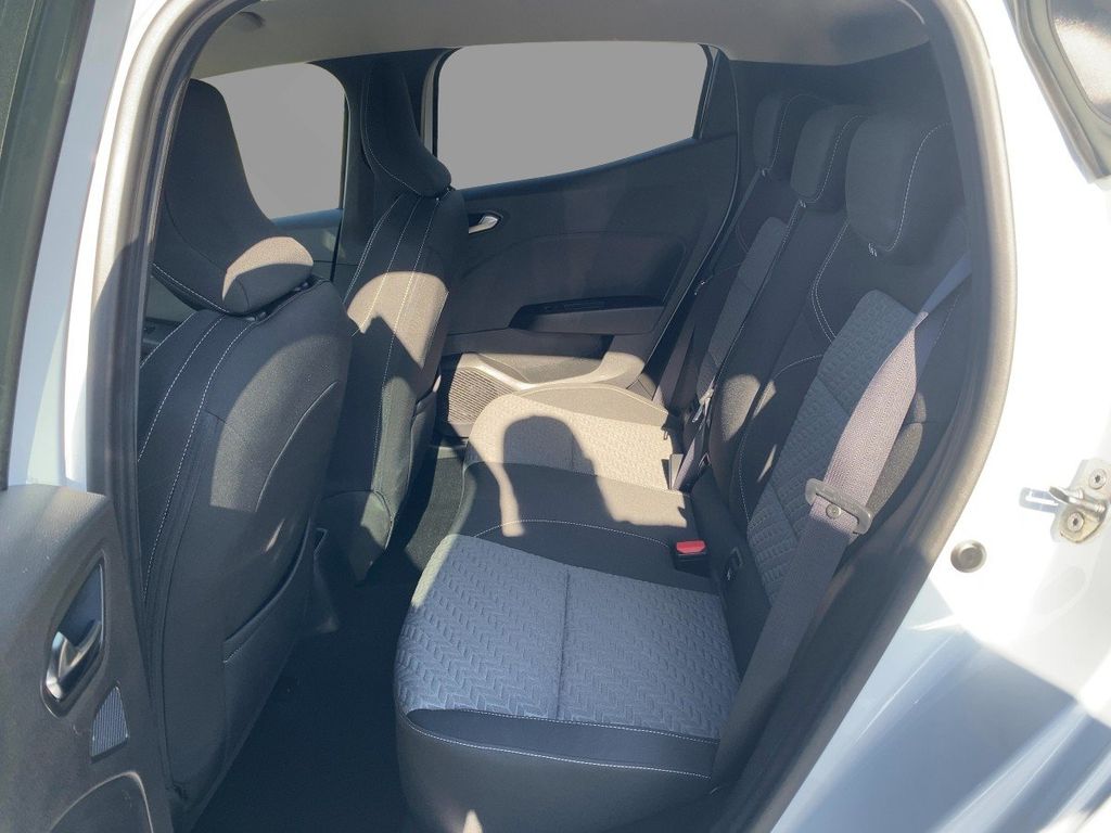 Renault Clio 2023 г. Белый, пробег 54731 км
