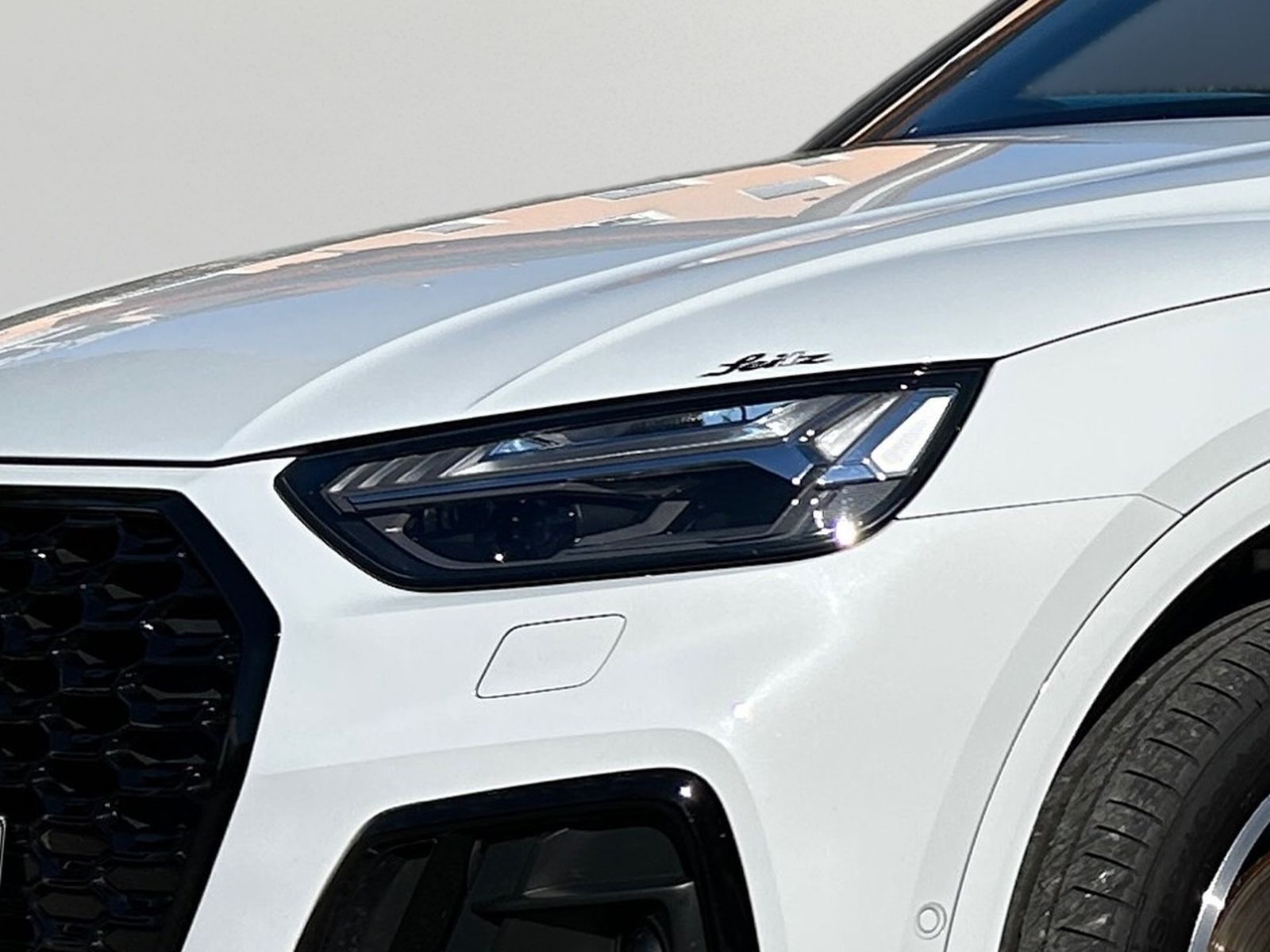 Audi Q5 2023 г. Белый, пробег 43415 км