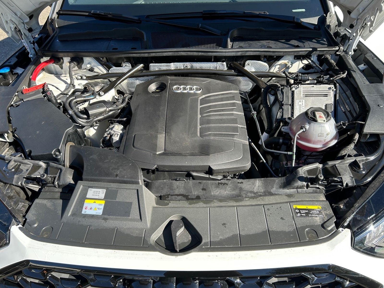 Audi Q5 2023 г. Белый, пробег 43415 км