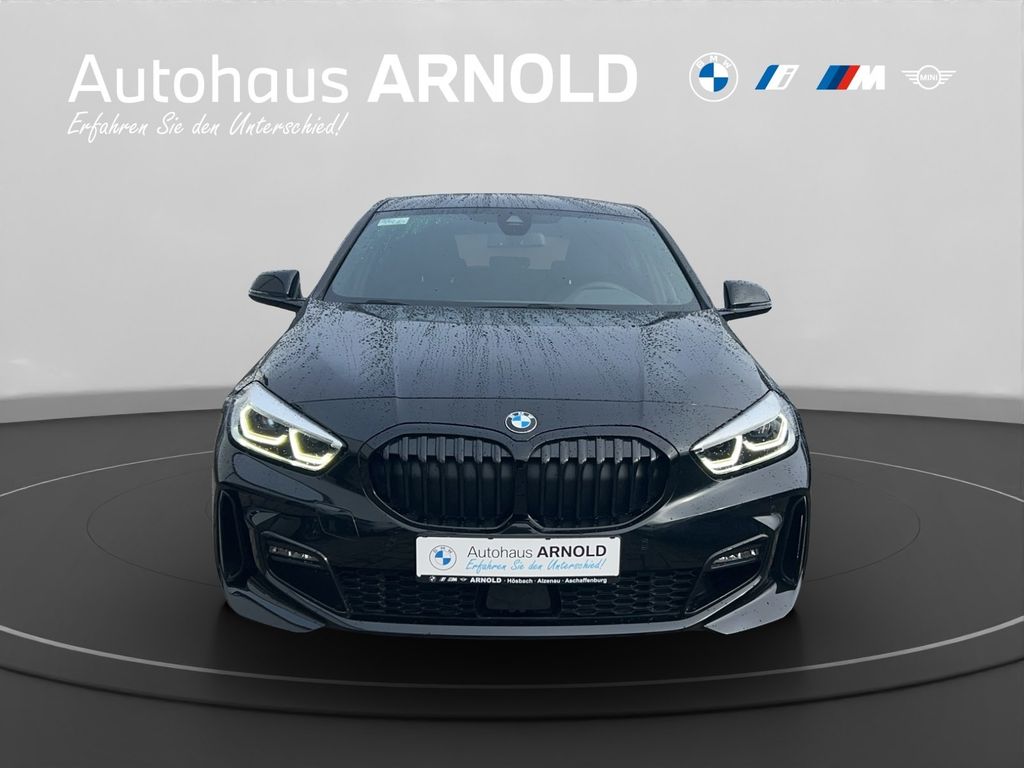 BMW 120 2023 г. Чёрный, пробег 43600 км