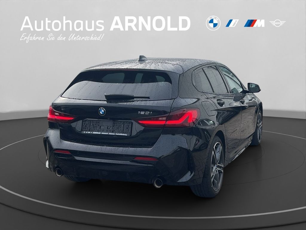 BMW 120 2023 г. Чёрный, пробег 43600 км