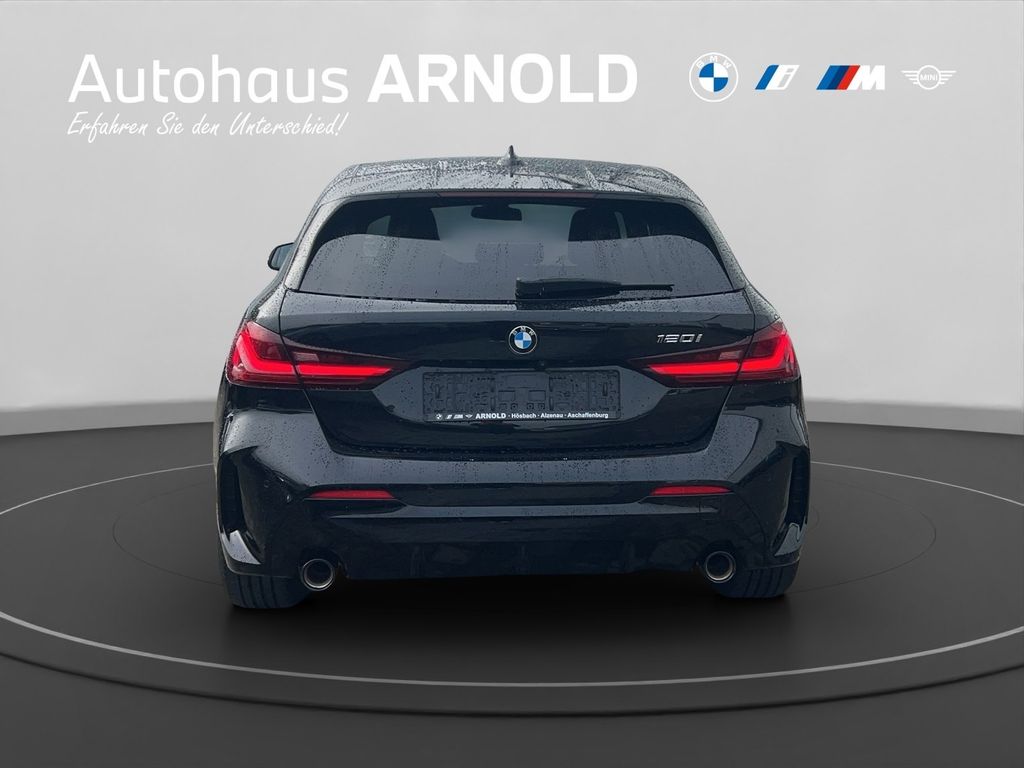 BMW 120 2023 г. Чёрный, пробег 43600 км