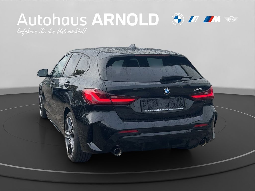 BMW 120 2023 г. Чёрный, пробег 43600 км