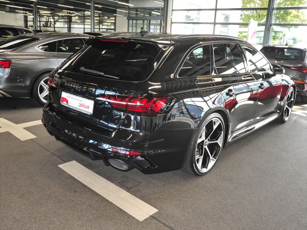 Audi RS4 2024 г. Чёрный, пробег 44100 км