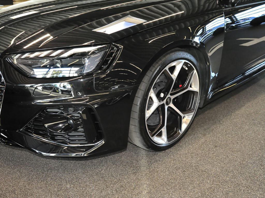 Audi RS4 2024 г. Чёрный, пробег 44100 км