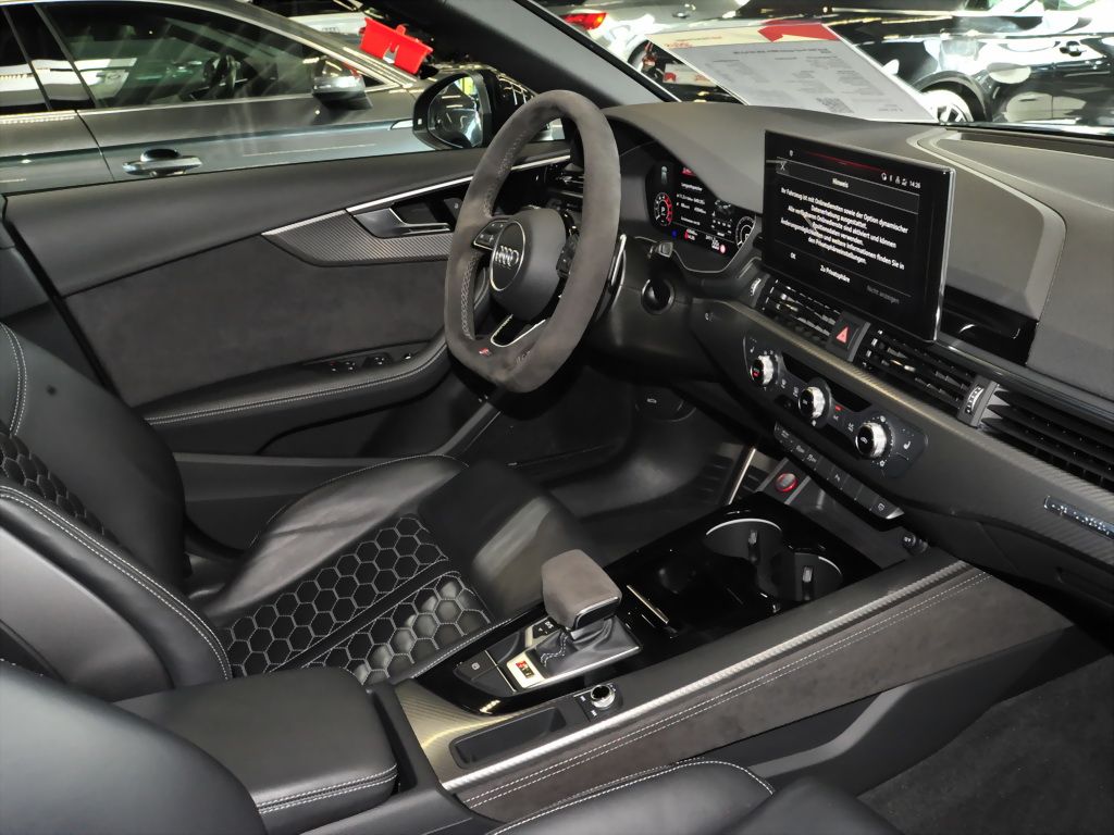 Audi RS4 2024 г. Чёрный, пробег 44100 км