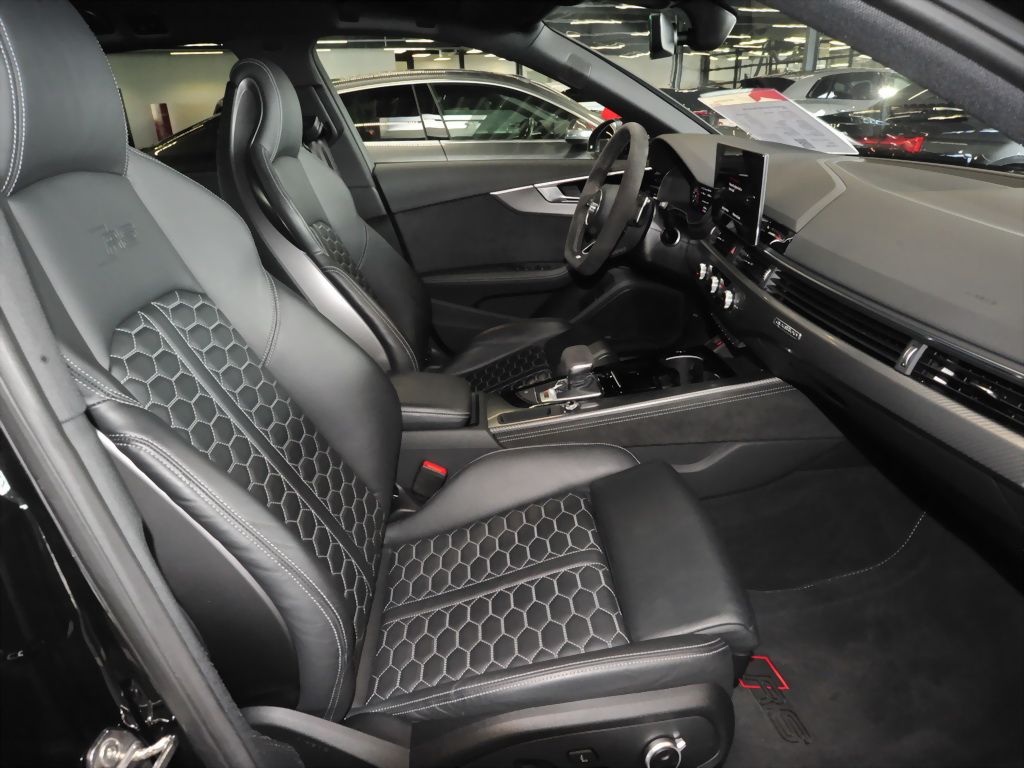 Audi RS4 2024 г. Чёрный, пробег 44100 км